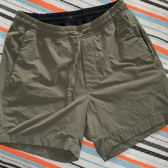Lululemon men’s shorts size m green - Picture 8 of 10
